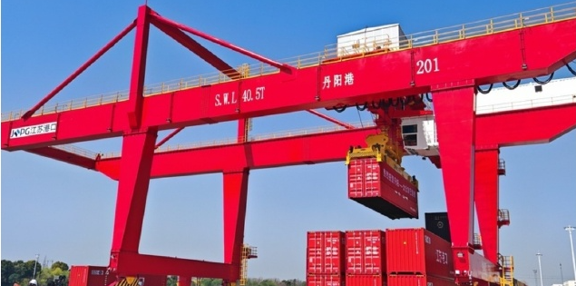 丹陽港，鎮(zhèn)江最大的內(nèi)河集裝箱碼頭